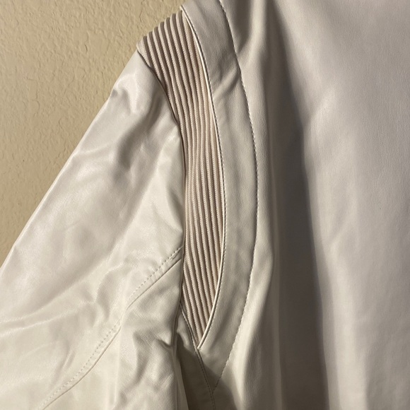 GUESS White Men's Zip-Up Moto Jacket - Picture 6 of 6